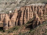 Lange Erosionsformen an der Flanke des Bozdağ